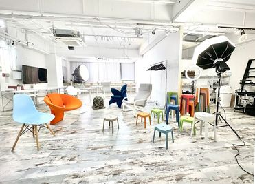 自然光◎窓５m｜白壁｜イベント｜撮影◎エレベーターあり土足OK🙆｜90平米｜西新宿駅E9より🚶‍♂️30秒！ - more新宿中啓ビル