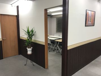熊谷オフィス レンタル会議室（15名）の室内の写真