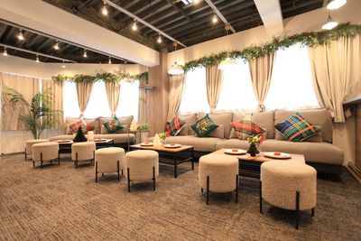 11月・12月クリスマス仕様の内装です。11月10日頃～12月27日頃まで - 池袋FRIENDSパーティー「サンライズ」 池袋FRIENDSパーティー「サンライズ」毎月の変化が魅力的！の室内の写真