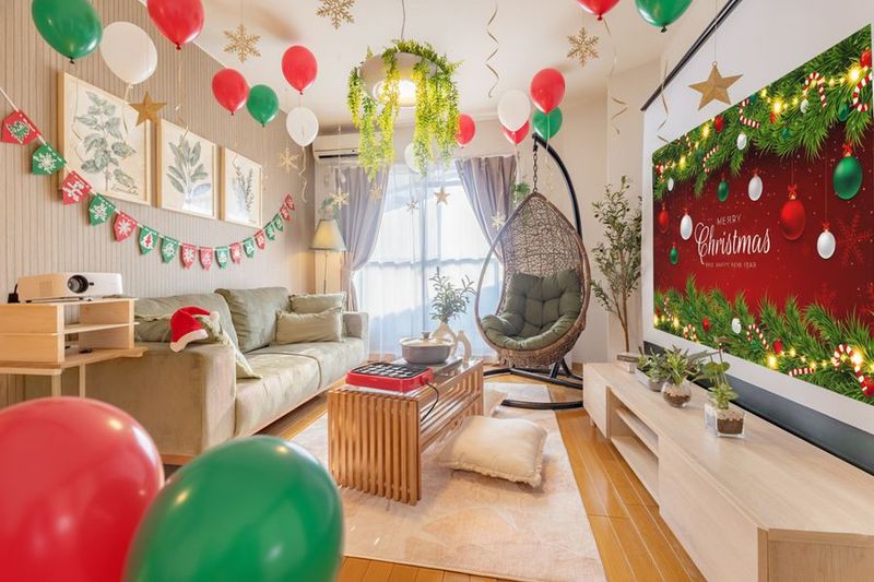 クリスマスパーティーにもお使いいただけます！
（装飾はイメージです　ご使用の際にご用意ください） - パーティスペース　ふくしまルクスの室内の写真