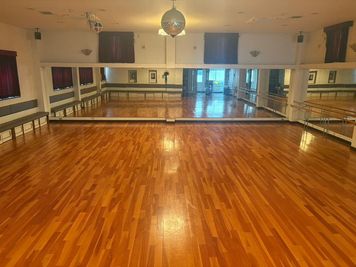 【少人数1~9名様専用】広さ115㎡の多目的レンタルスペース イベント、ダンスなどに利用できる鏡付きスタジオ【名古屋市中村区】 - レンタルスタジオ中村公園