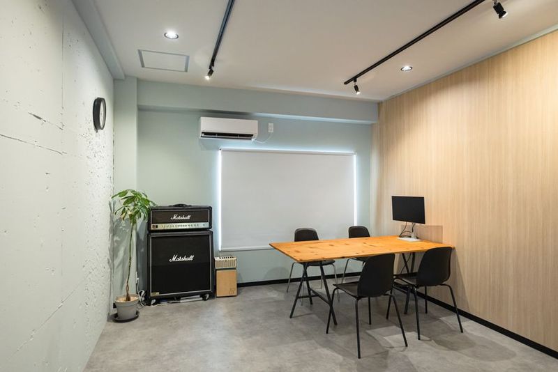 イズサンマルニ - イズサンマルニ