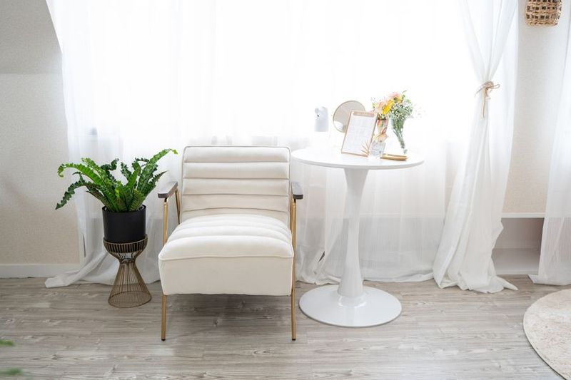 ネイルデスク - エムアールビル