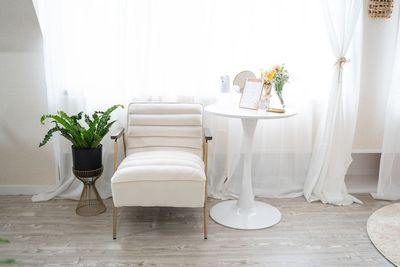 エムアールビル ネイルデスクの入口の写真