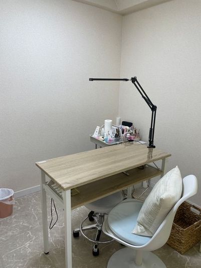 エムアールビル ネイルデスクの室内の写真