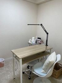 駅近！プライベート感ある明るいサロンでデスクをご利用頂けます。 - エムアールビル