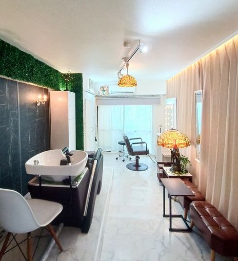 Hair Salon MAN 北堀江 大阪西区北堀江レンタルサロン　美容室なのでヘアカットなどに適切の室内の写真