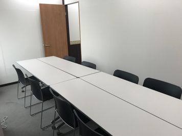 熊谷オフィス レンタル会議室（10名）の室内の写真