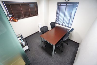 ＜UPオフィス高輪台会議室 1001号室＞高輪台駅徒歩1分🚃4名収容🪑光回線Wi-Fi📶会議/商談/面談/テレワーク - 【UPオフィス高輪台】