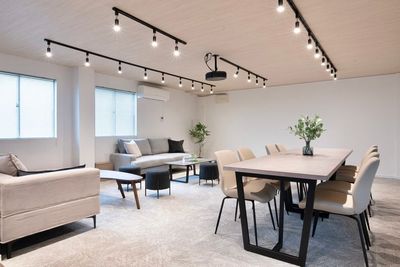 自然光も入る、明るく綺麗なスペースです✨ - Aivicスペース池袋南口1号店の室内の写真