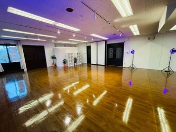 スタジオスペース② - スタジオ「URIZIP横浜」 多目的スペースの室内の写真