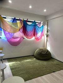 くつろぎスペース - 小平市レンタルスタジオ(ゆいベリスタジオ) Newレンタルスタジオの室内の写真