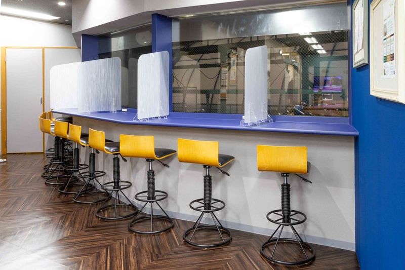 共有カウンタースペース - シェアオフィス・コワーキングスペース　ステージライン仙台駅前 コワーキングスペース　ステージライン仙台駅前　カウンター2の室内の写真