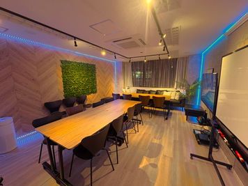 エムズ新宿御苑 懇親会もできる貸会議室　LUXE新宿(2026年1月以降予約用)の室内の写真