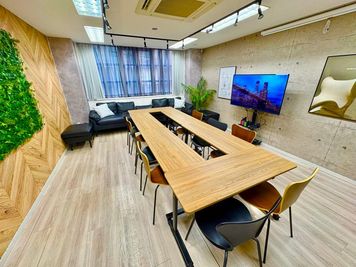 会議 - エムズ新宿御苑 懇親会もできる貸会議室　LUXE新宿(2026年1月以降予約用)の室内の写真