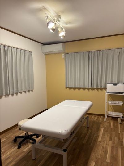  北高崎｜施術・テレワーク向けレンタルサロン - 北高崎｜エステ・整体向け完全個室サロン（6畳・施術ベッド完備）