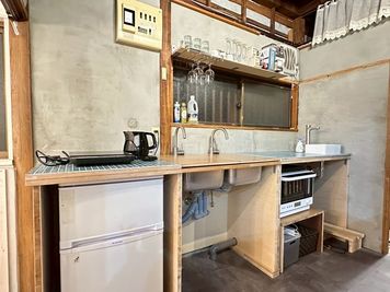 ヒヤクキチ 相模原・町田エリア|古淵駅徒歩7分｜DIY学生発の古民家スペースの室内の写真