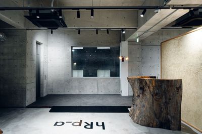 作品と人が交差する、抜け感のあるセカンドスペース。 - hRp_a