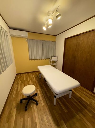 北高崎｜施術・テレワーク向けレンタルサロン - 北高崎｜エステ・整体向け完全個室サロン（6畳・施術ベッド完備）