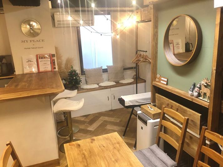 クリスマス仕様に模様替えしています♬ - レンタルスペース＆セルフカフェ MY PLACEの室内の写真