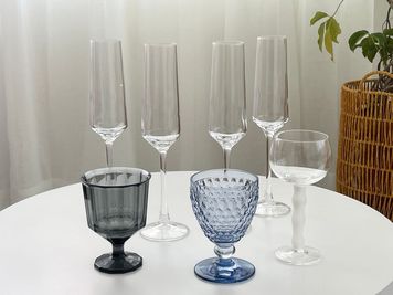 シャンパングラス & ゴブレット
透明感あるシャンパングラスと個性あるゴブレットを用意。テーブル撮影やドリンクシーンに最適です。 - 水道橋スタジオ（東京ドーム前）Suidobashi Studio 水道橋スタジオ（東京ドーム前）SUIDOBASHI STUDIOの室内の写真