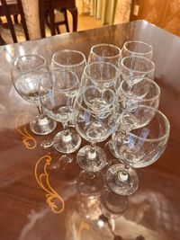 ワイングラスは席数と同じ10個置いてあります。 - more新宿MI西新宿 ３号店の設備の写真