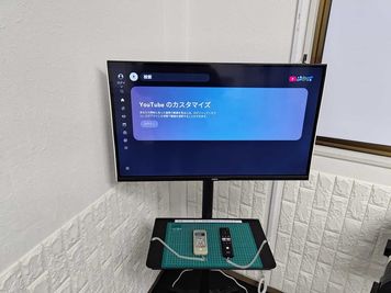 チューナーレスTV32型 - LoveGym24梅田 レンタルジム/シェアジム/ プライベートジム/個室ジム/ダンスの設備の写真