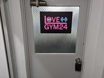 外扉 - LoveGym24梅田 レンタルジム/シェアジム/ プライベートジム/個室ジム/ダンスの入口の写真