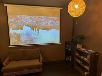 バリ風インテリア パーティ向け空間 ボードゲーム  プロジェクター - FAMILYPOT 目黒店,目黒駅徒歩1分