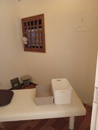 沖縄リラク リラク用ベッドがあるシェアサロンの設備の写真