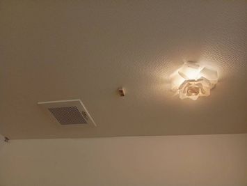 沖縄リラク リラク用ベッドがあるシェアサロンの設備の写真