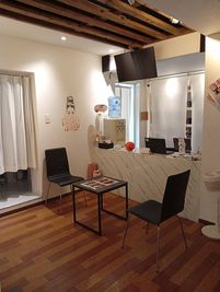 沖縄リラク リラク用ベッドがあるシェアサロンの室内の写真