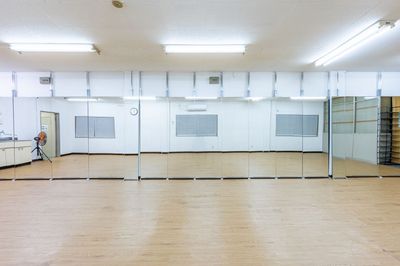 スタジオ - Studio Beat 天満橋 ダンス・コスプレ撮影・ヨガ・武道・演劇ができる多目的スタジオの室内の写真