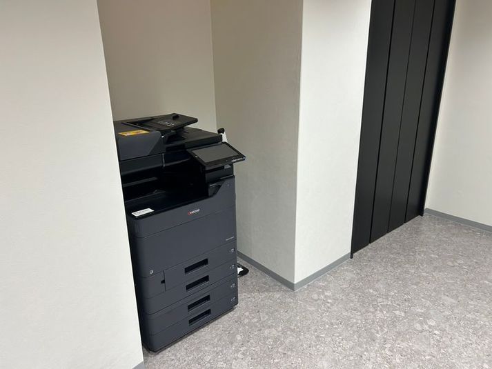 いいオフィス玉造 by BEL～Brick Enter Lab～ 6名用会議室の設備の写真