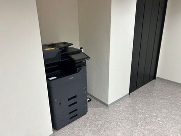 いいオフィス玉造 by BEL～Brick Enter Lab～ 6名用会議室の設備の写真