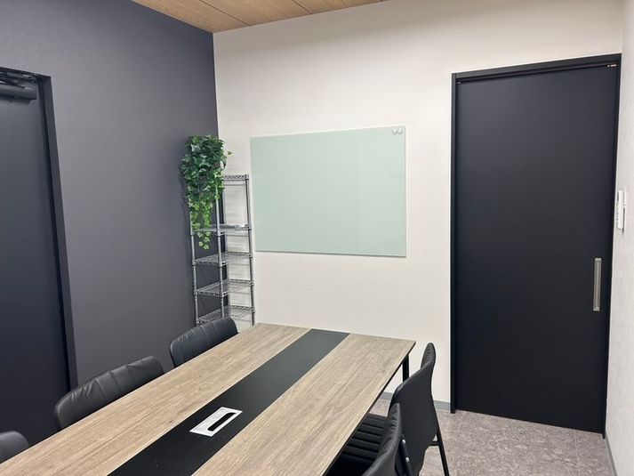 6名用会議室 - いいオフィス玉造 by BEL～Brick Enter Lab～