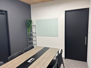 いいオフィス玉造 by BEL～Brick Enter Lab～ 6名用会議室の室内の写真