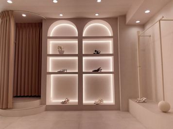 照明付きのディスプレイ棚 - Studio🌺Lei 両国　撮影配信ショールーム  OPEN記念50％off【両国6分】撮影Studio Lei両国の設備の写真