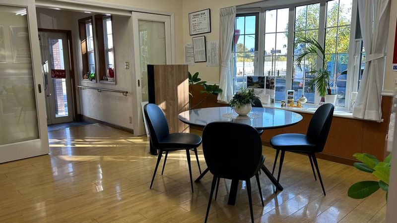 陽の入る明るい空間をご利用いただけます。 - レンタルスペース【エリム】 石倉町レンタルスペースの室内の写真