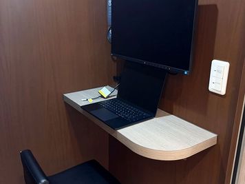 名古屋会議室 プライムセントラルタワー名古屋駅前店 テレワークブースの室内の写真