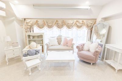 【OPEN特価🉐】新宿推し活🎀自然光 | 2面採光【生誕祭・ポートレート・撮影・配信】ひな壇/ドレッサー付き🪞(11名〜) - milk party and studio 新宿四谷店