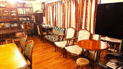 よろずや中野の室内の写真