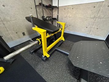 レンタルジムには珍しいヒップトラストマシン - レンタルジムAivic代々木の室内の写真