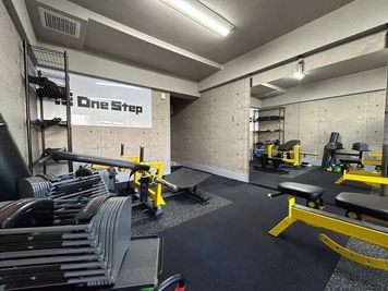 フリースぺースも完備 - レンタルジムAivic代々木の室内の写真