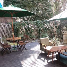 テラス席もご利用いただけます - 桜ガーデン 古民家カフェのレンタルスペースの室内の写真