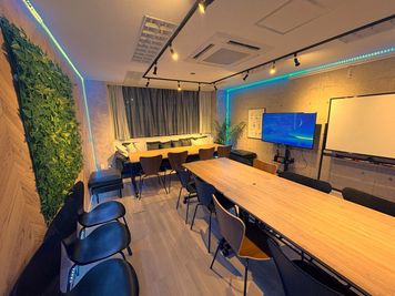 パーティー、懇親会 - エムズ新宿御苑 懇親会もできる貸会議室　LUXE新宿(2026年1月以降予約用)の室内の写真