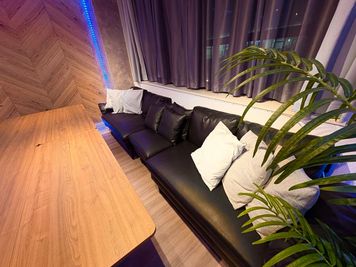 エムズ新宿御苑 懇親会もできる貸会議室　LUXE新宿(2026年1月以降予約用)の室内の写真