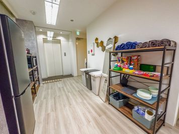 ゴミ箱完備（有料ゴミオプション） - エムズ新宿御苑 懇親会もできる貸会議室　LUXE新宿(2026年1月以降予約用)の設備の写真