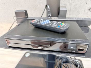 DVD・ブルーレイディスクプレイヤーです。 - エムズ新宿御苑 懇親会もできる貸会議室　LUXE新宿(2026年1月以降予約用)の設備の写真