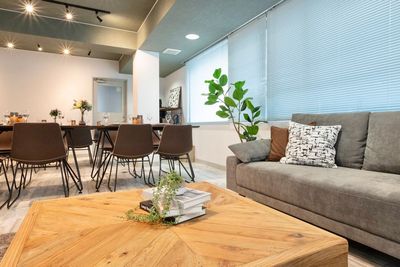 813_MillionLOUNGE西新宿 レンタルスペースの室内の写真